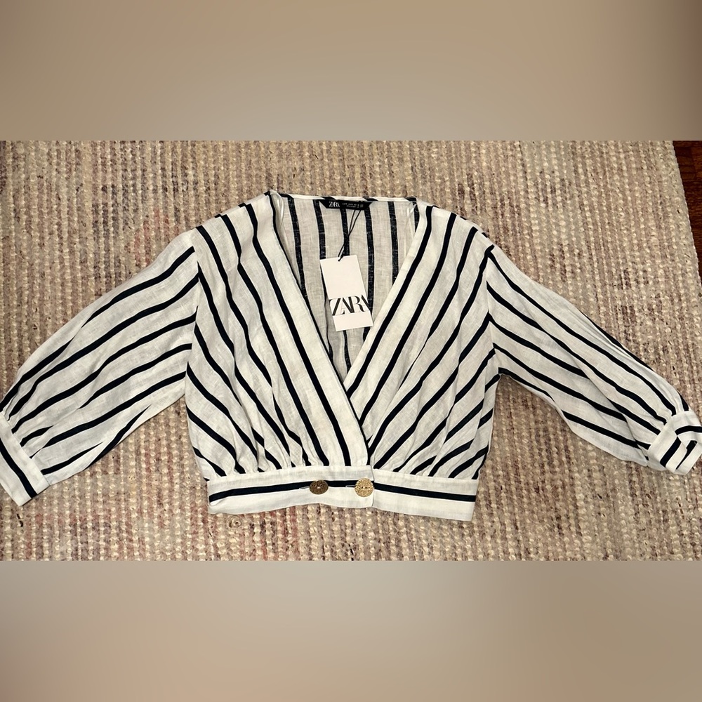 NWT Zara women’s linen blue and white top with gold buttons size small